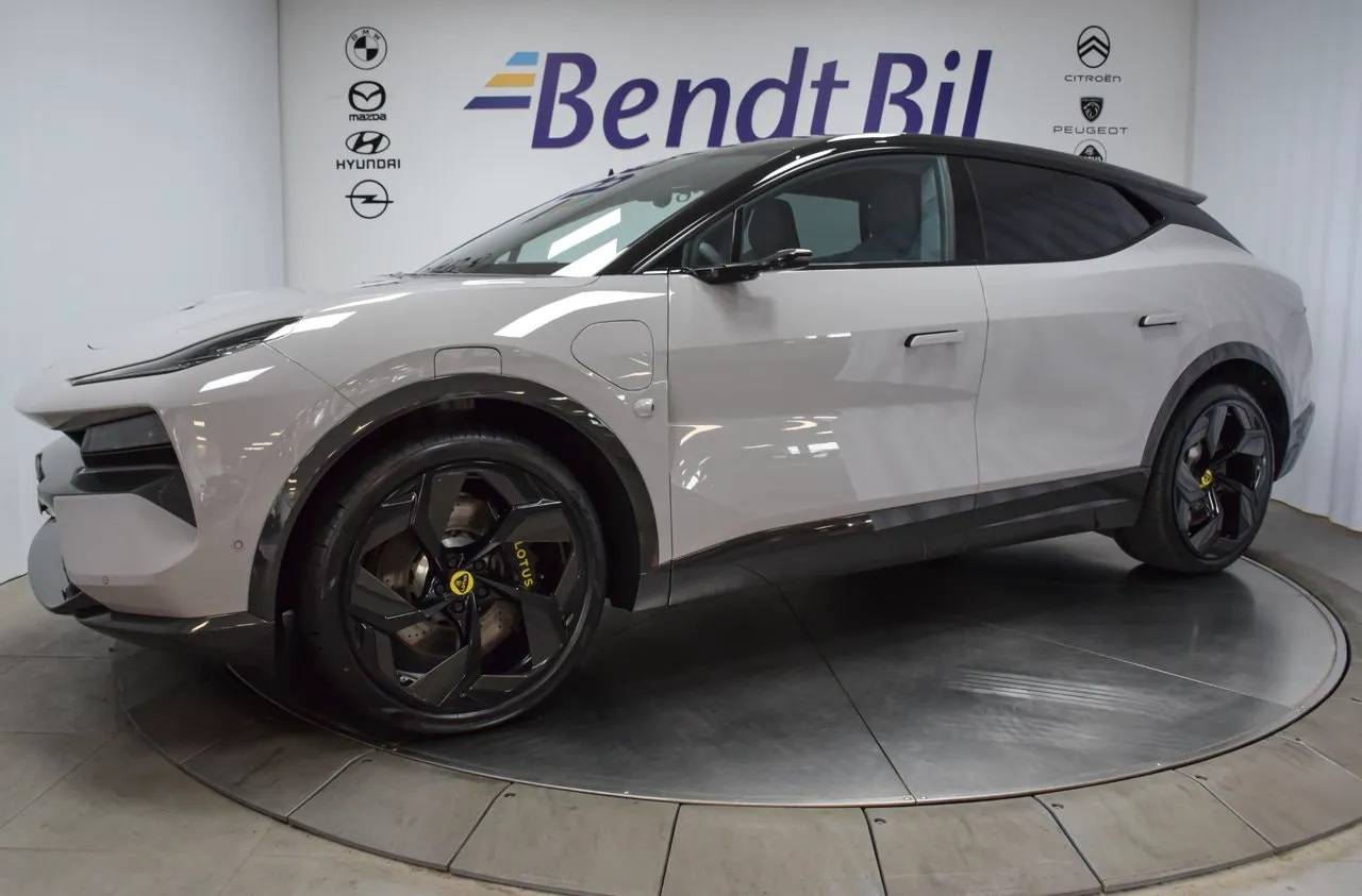 Vehicle image 8