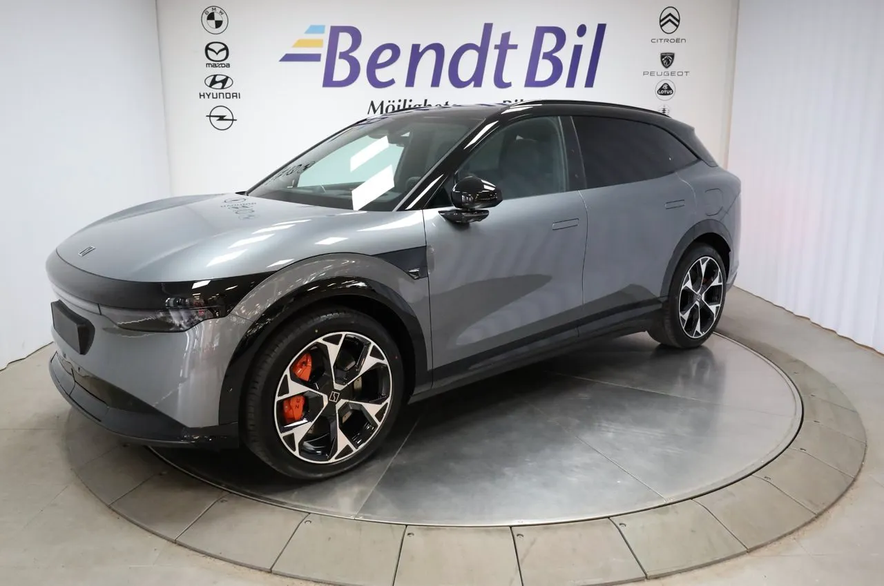 Vehicle image 3