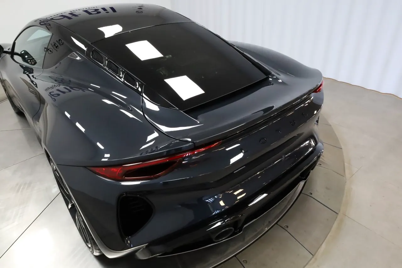 Vehicle image 15