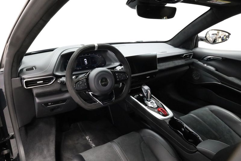 Lotus Emira bild 2