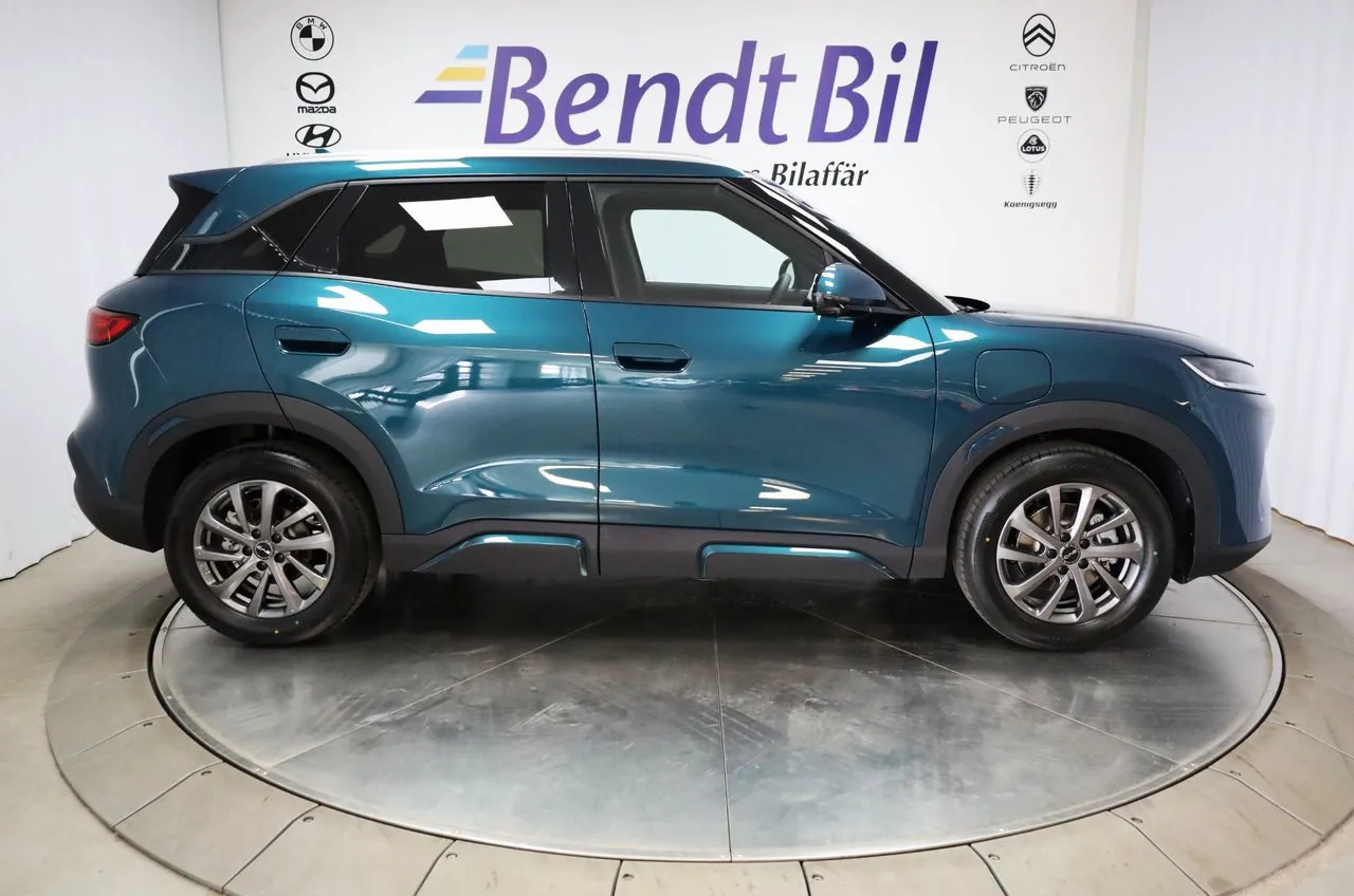 Vehicle image 14