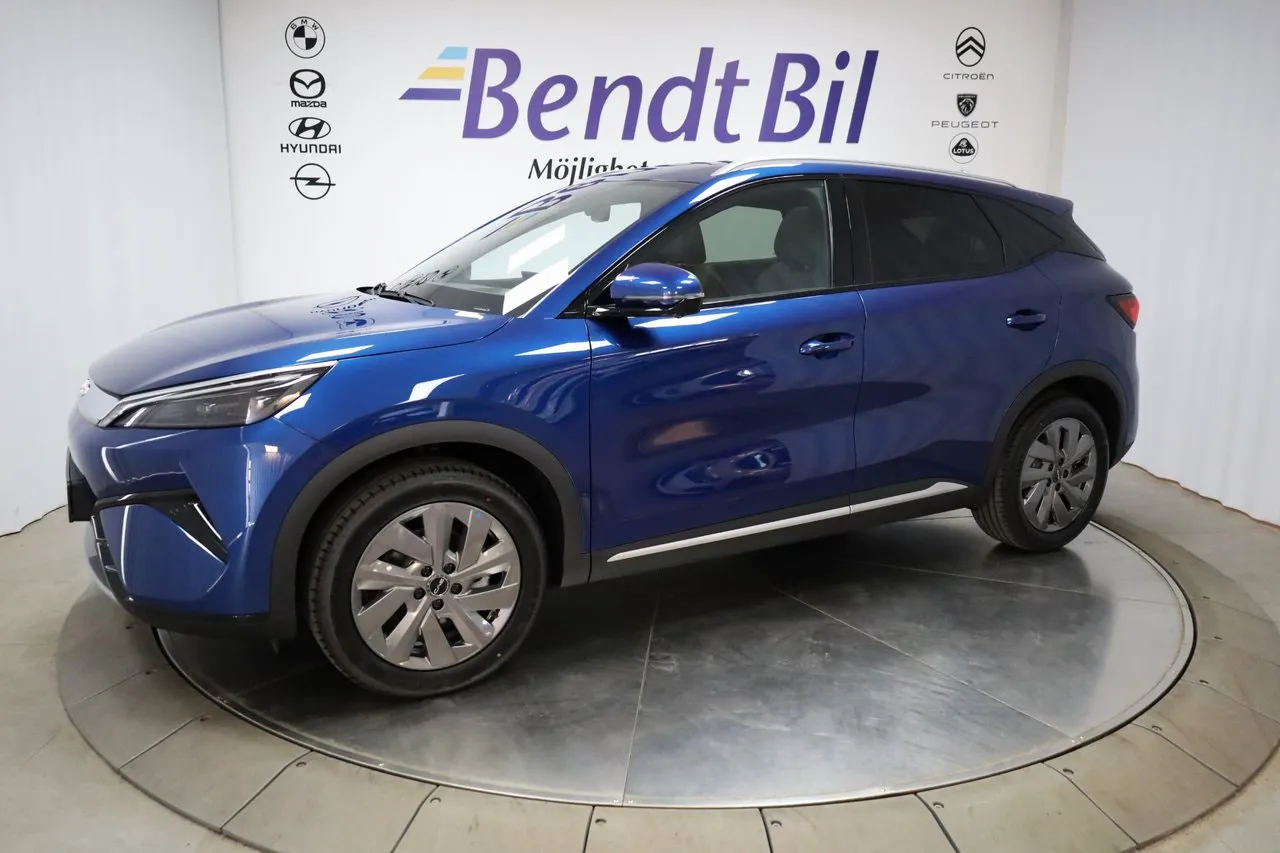 Vehicle image 3