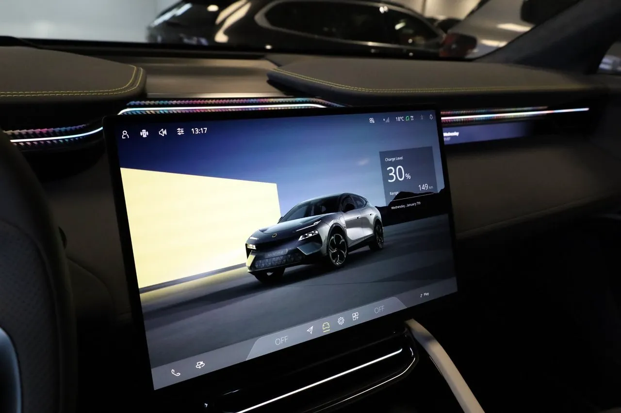 Vehicle image 3