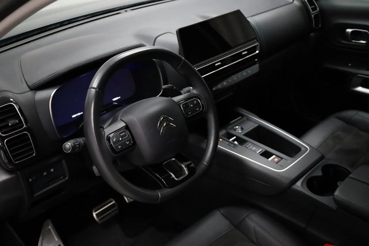 Vehicle image 20