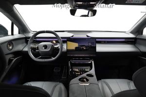 Lotus Eletre bild 2