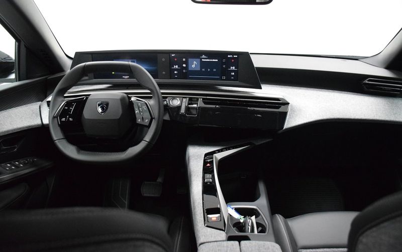 Peugeot e-3008 bild 3