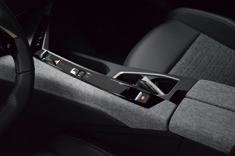 Peugeot e-3008 bild 13