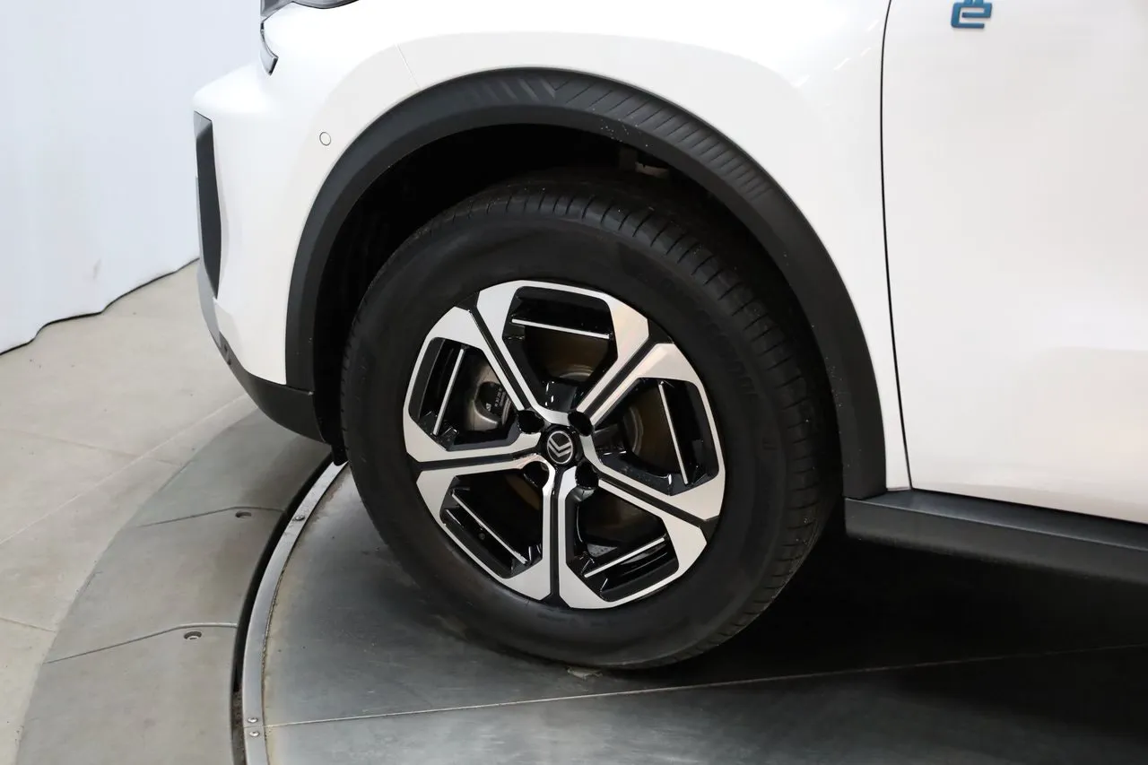 Vehicle image 20