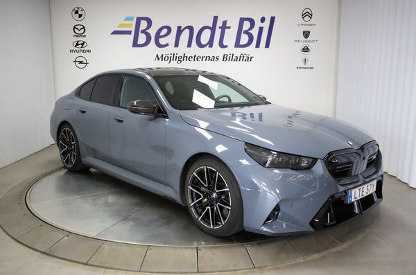 BMW M5 Sedan | Keramiska bromsar | B&W | 727hk - 2025