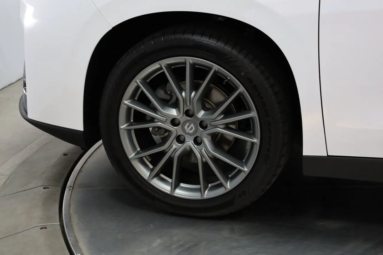 Vehicle image 20