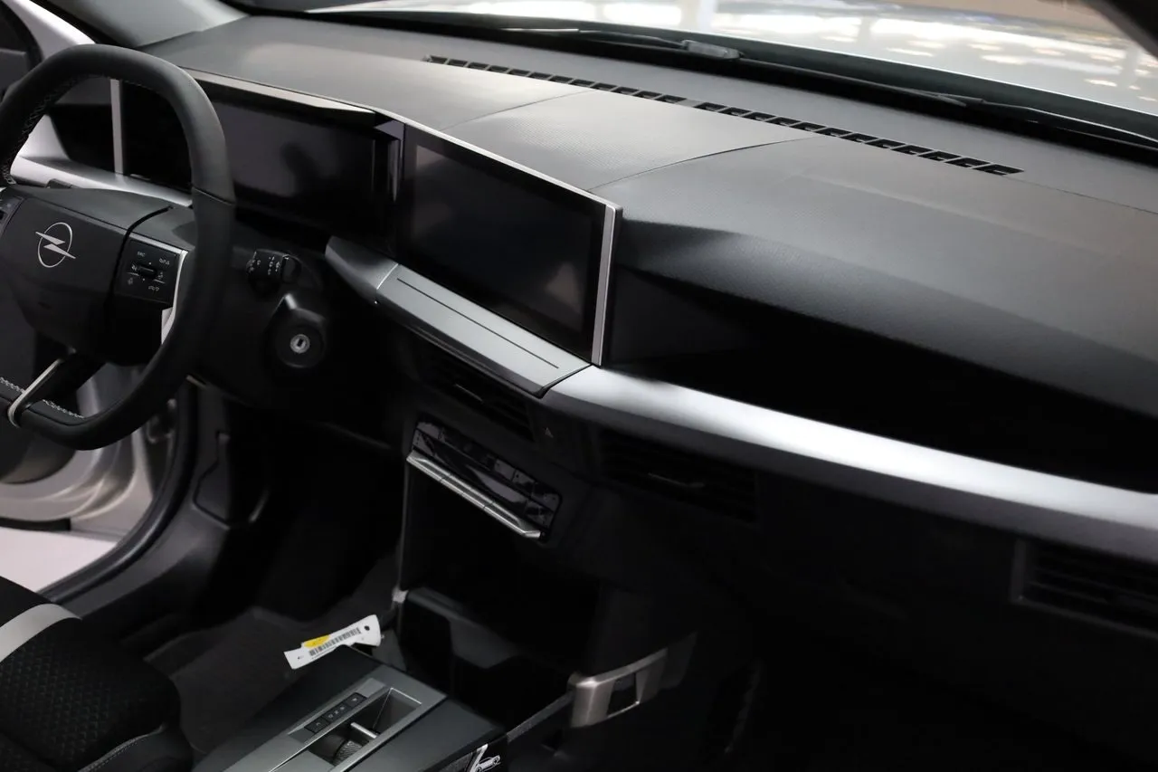 Vehicle image 18