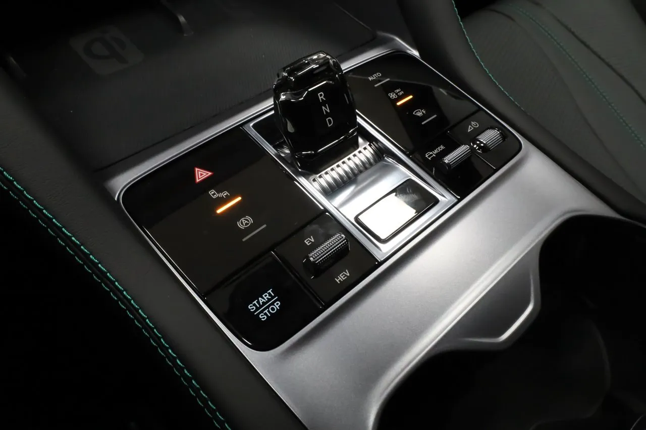 Vehicle image 24