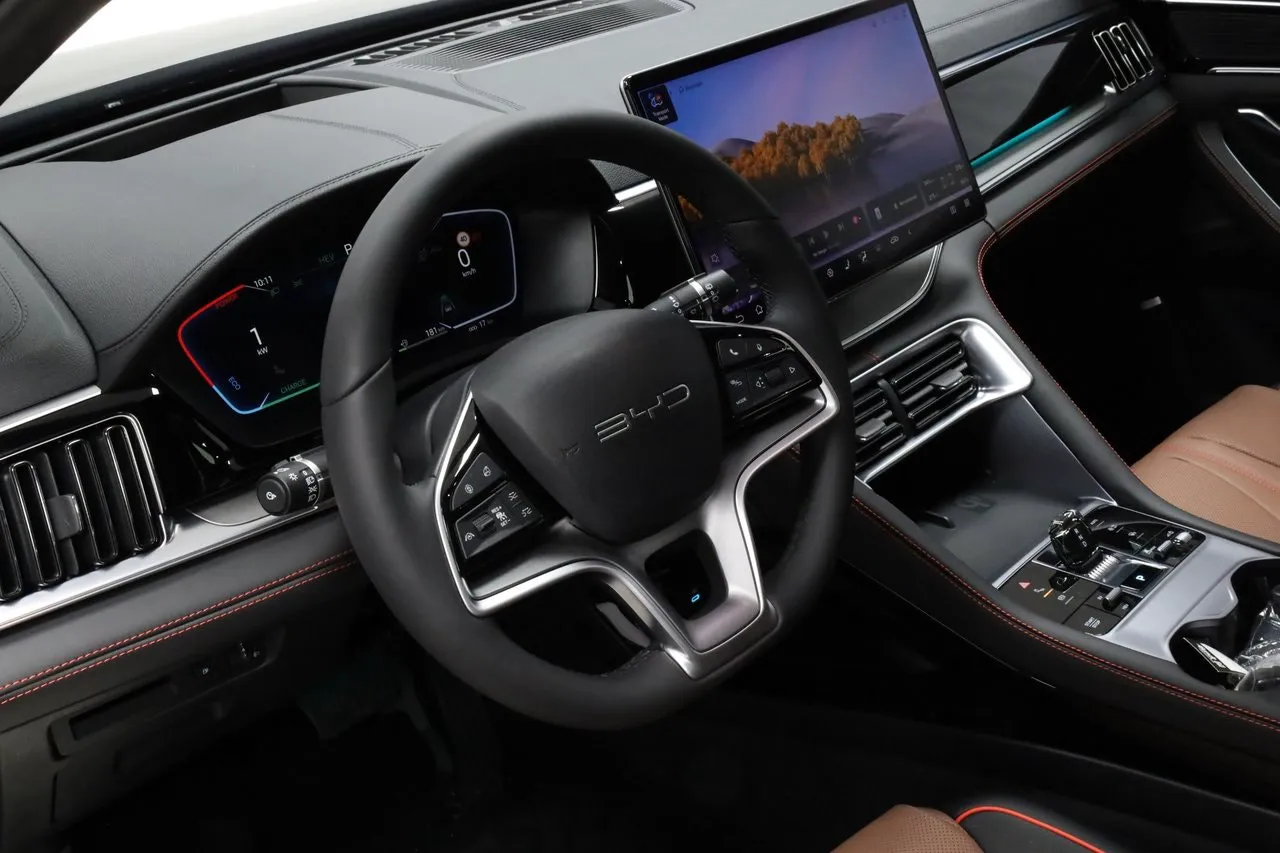 Vehicle image 15