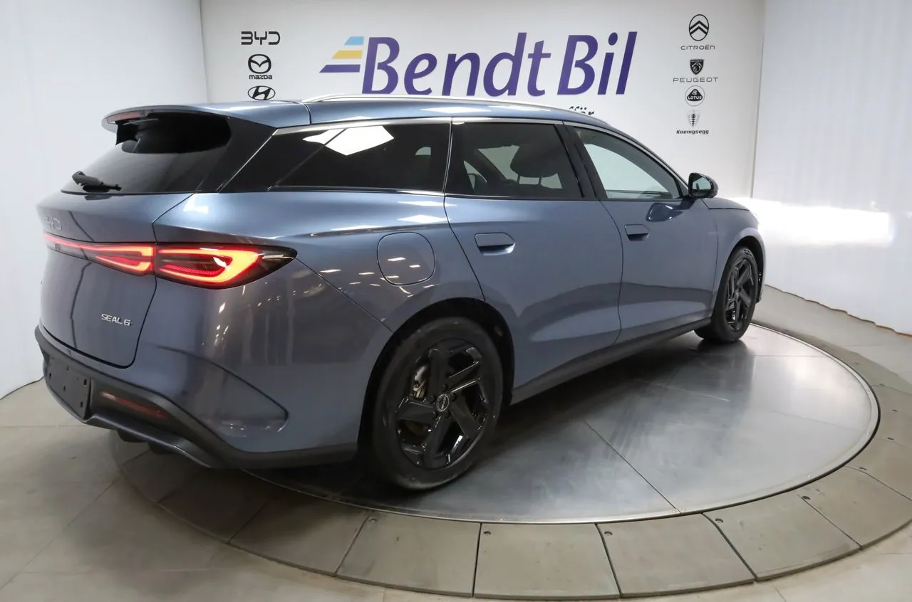 Vehicle image 8