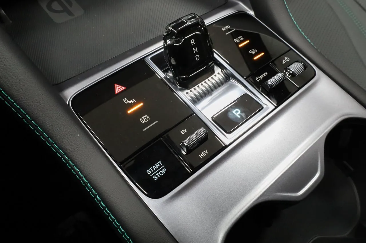 Vehicle image 24