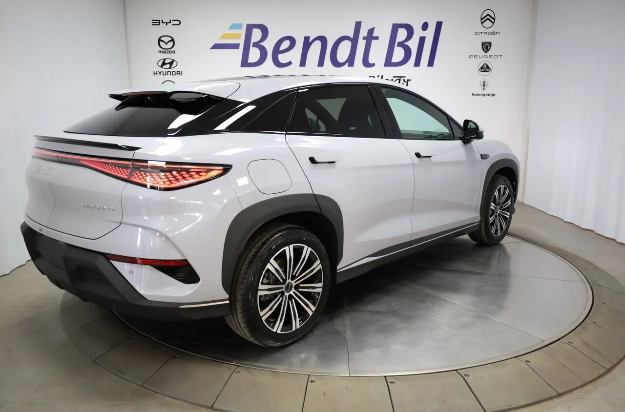 Vehicle image 7