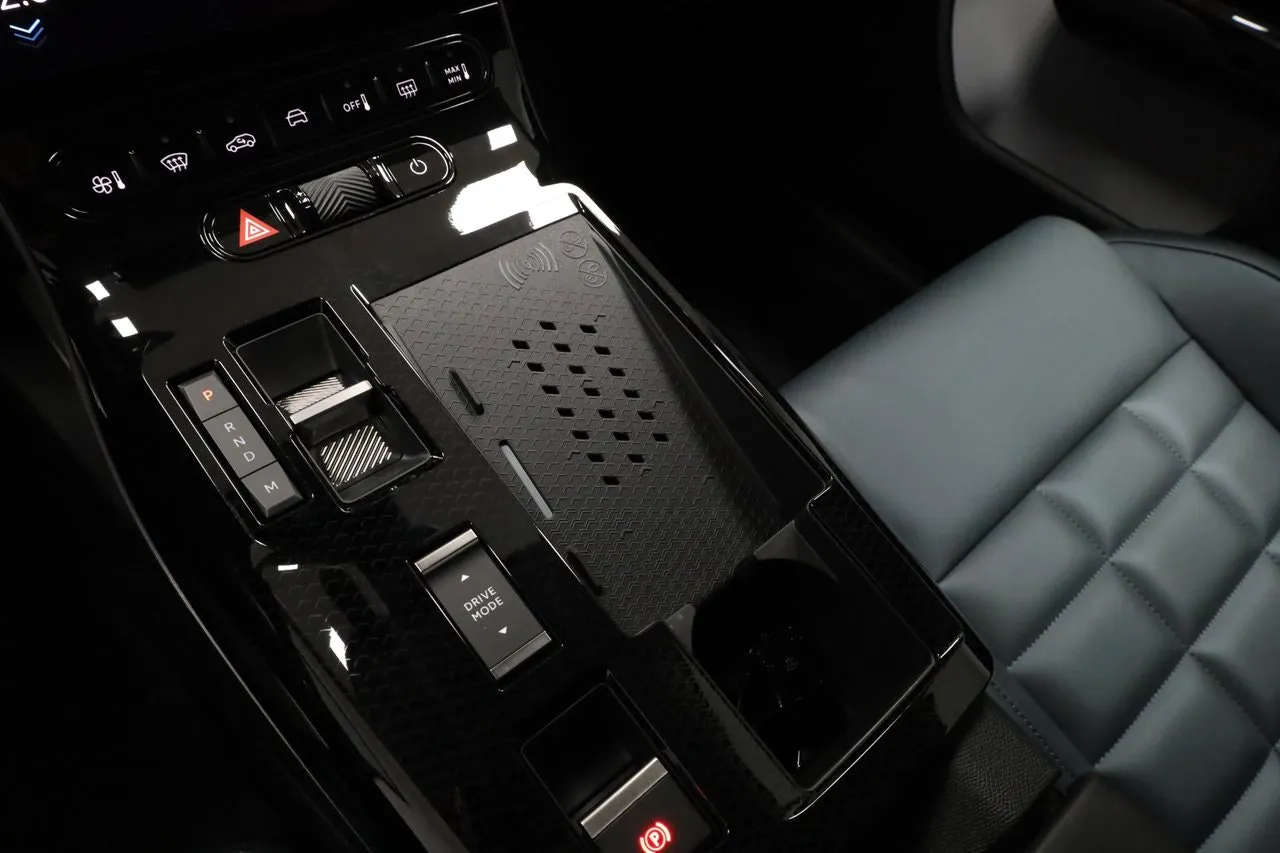 Vehicle image 28