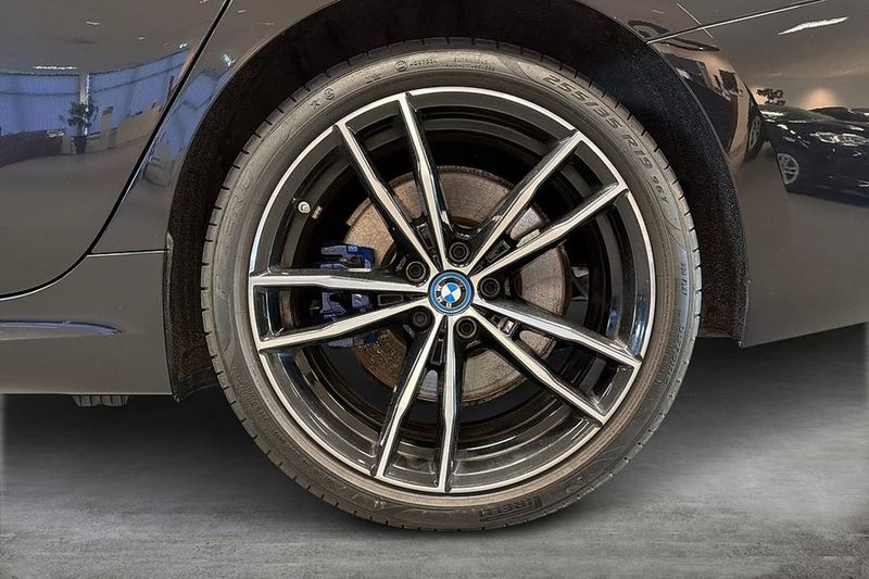 BMW 330 bild 15