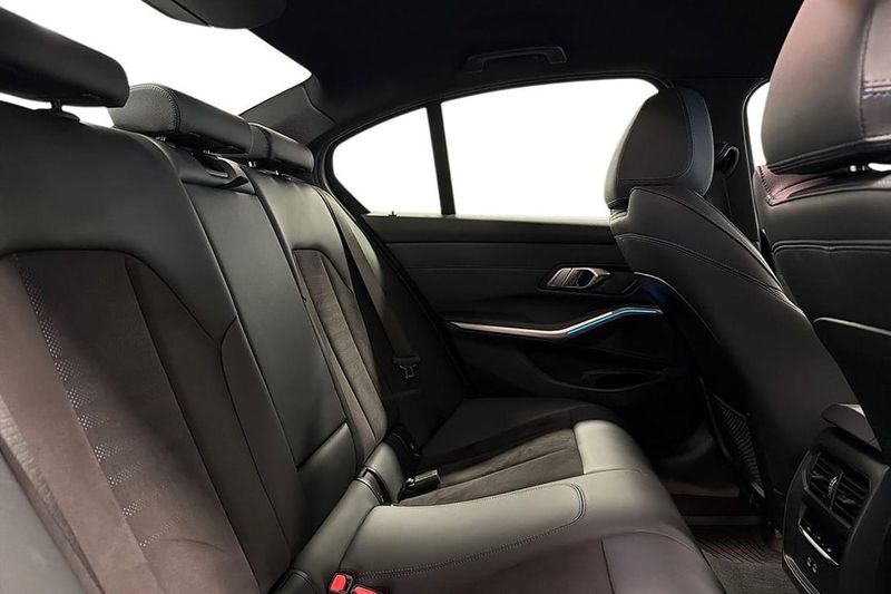 BMW 330 bild 7