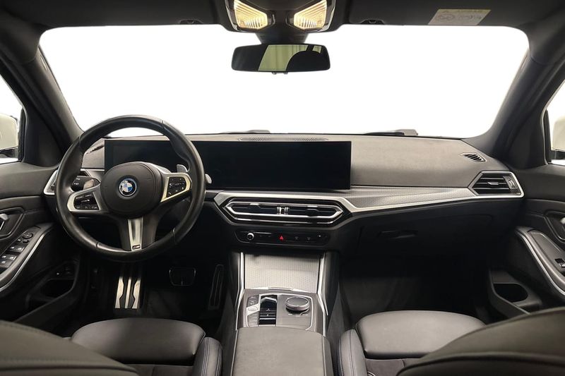 BMW 330 bild 9