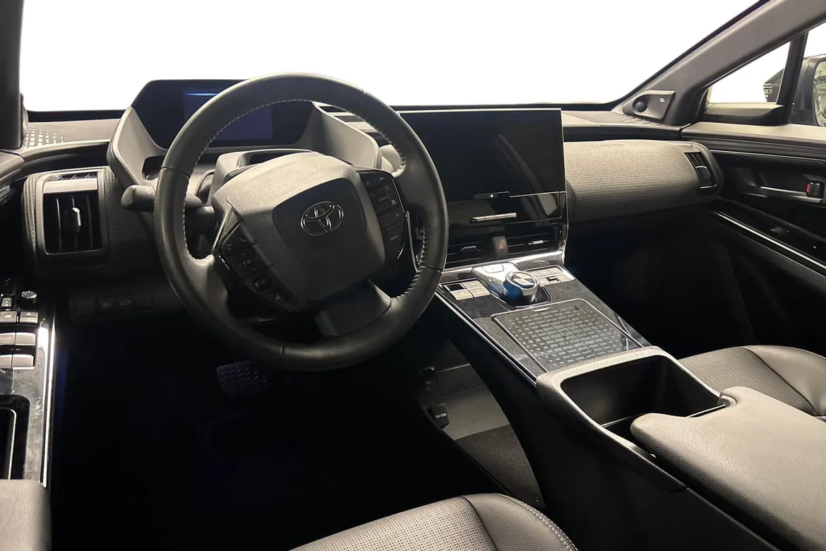 Vehicle image 7