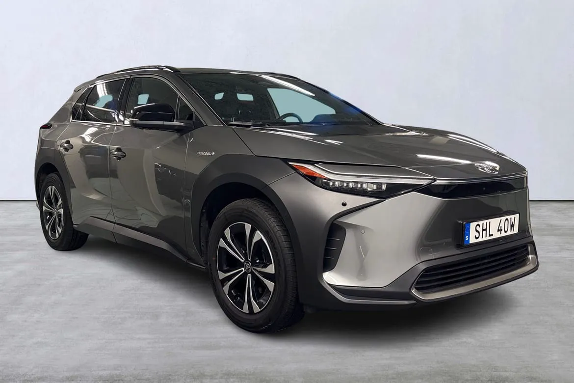 Vehicle image 5