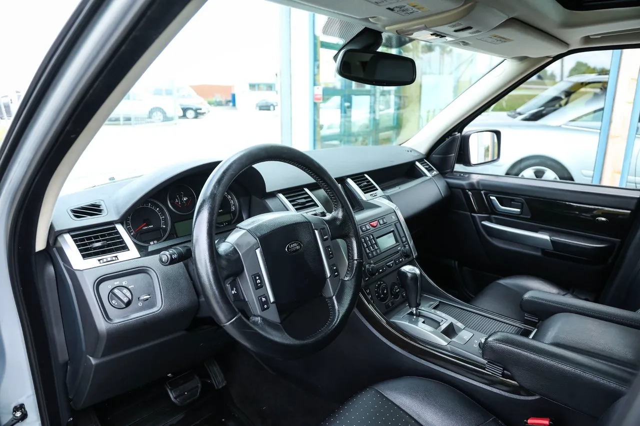 Vehicle image 14