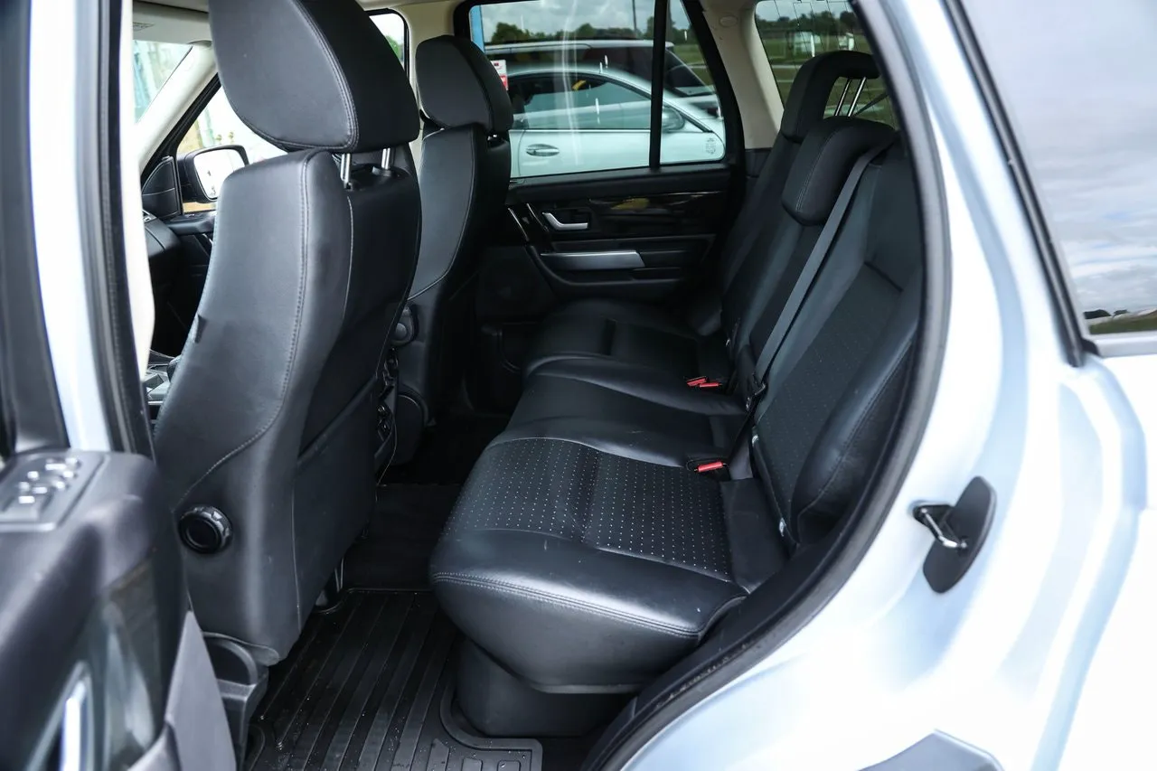 Vehicle image 16