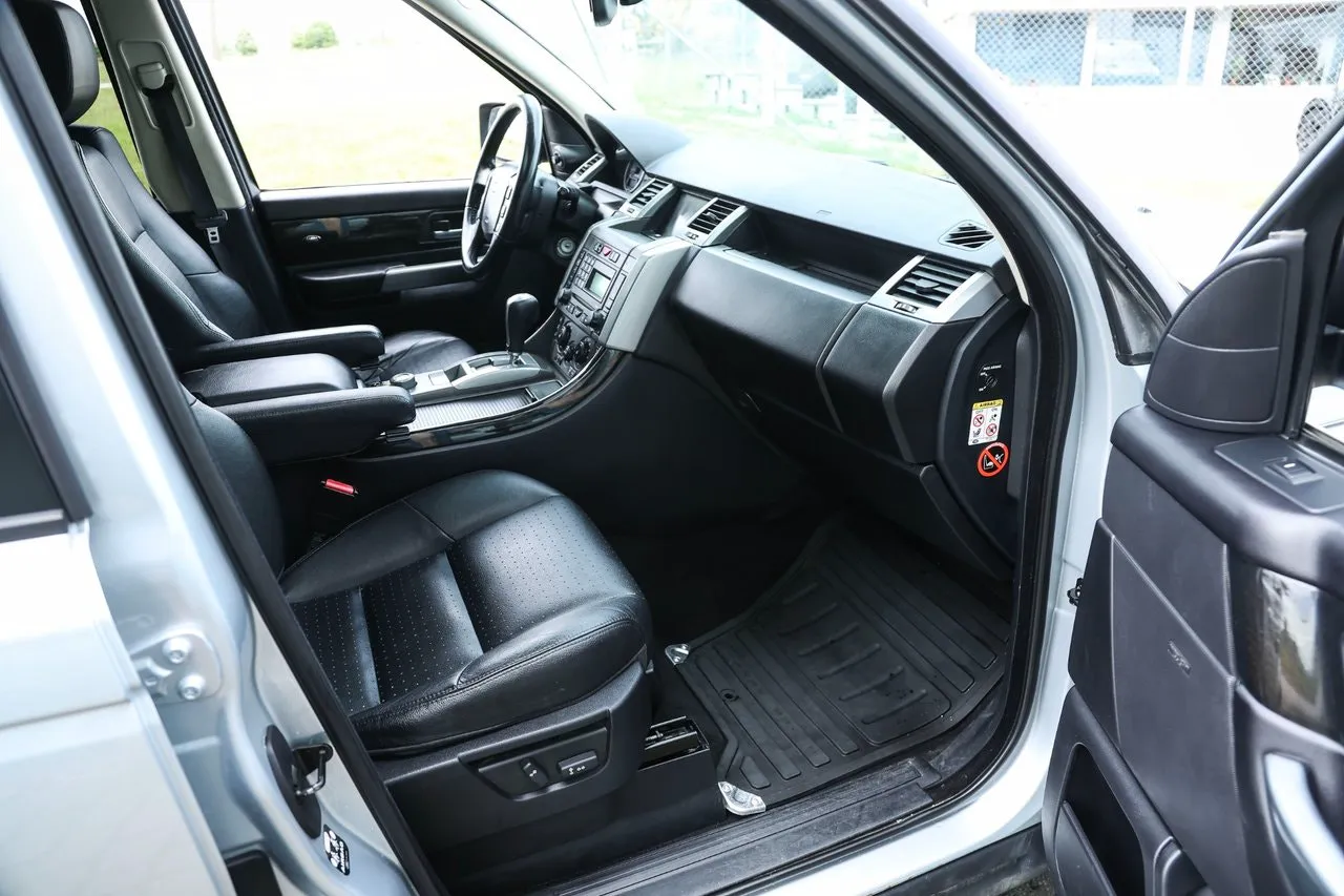 Vehicle image 13
