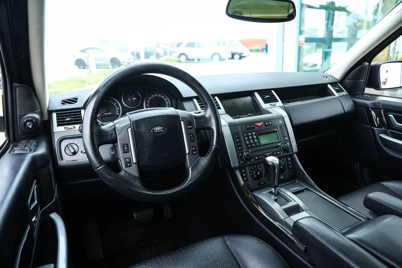 Vehicle image 19