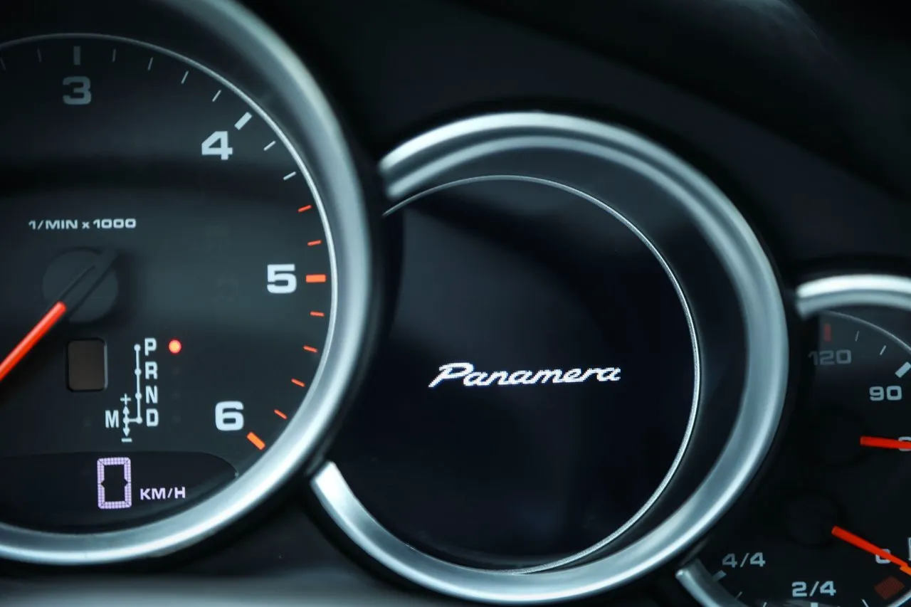 Vehicle image 18
