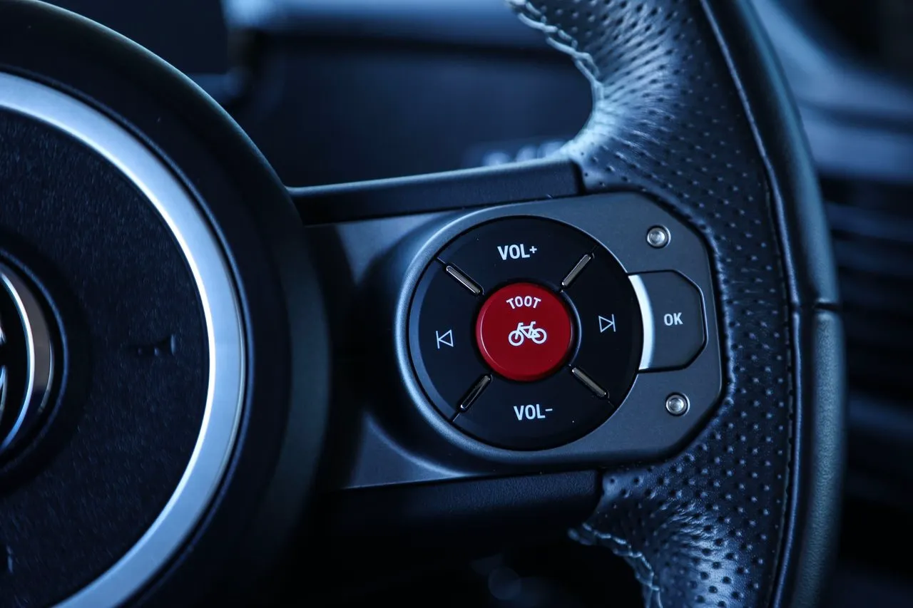 Vehicle image 30