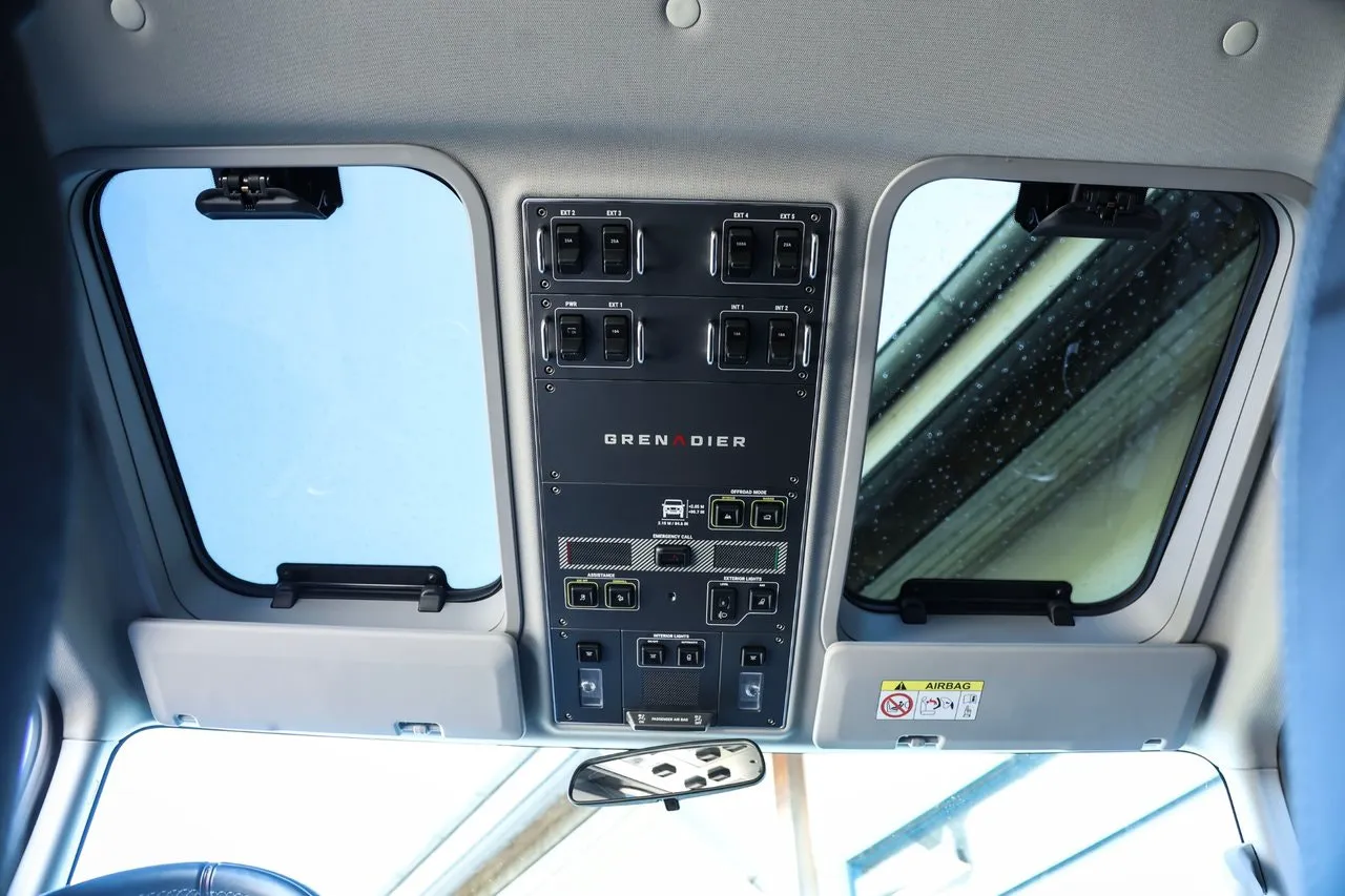 Vehicle image 32