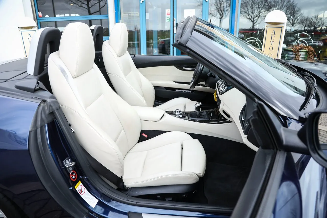 Vehicle image 14