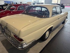 Mercedes 220 bild 3