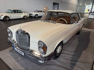 Mercedes 220 bild 2