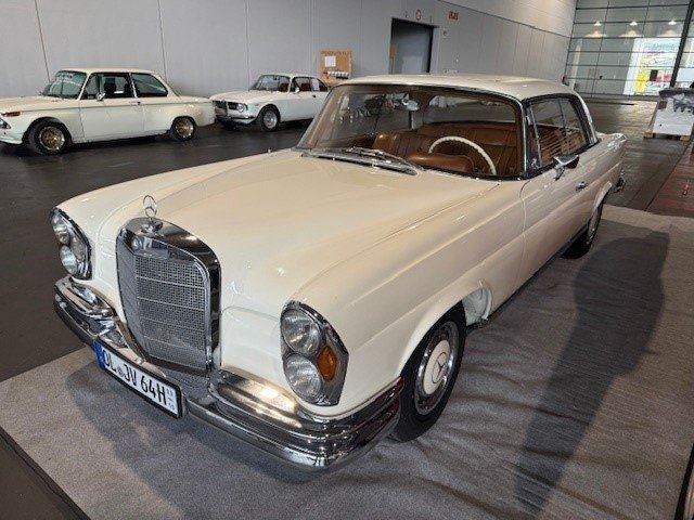 Mercedes 220 bild 2