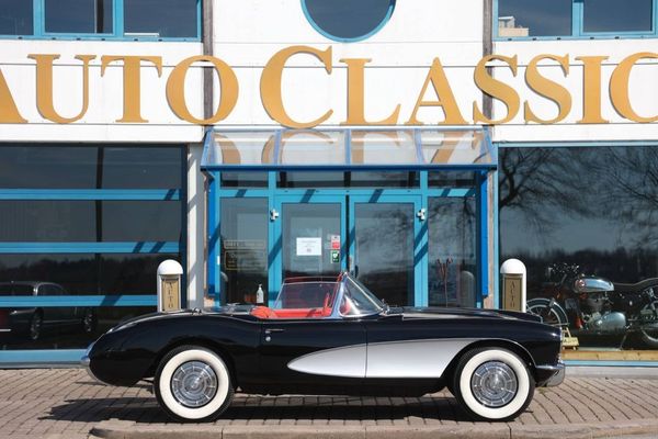 Chevrolet Corvette C1 265 ci - 225 Hk Dual Fours - 1956