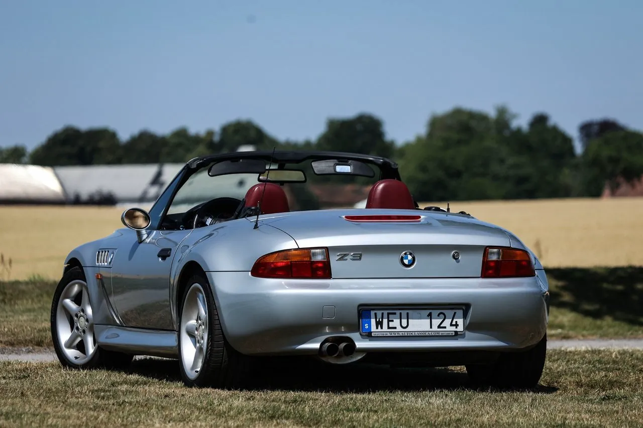 Vehicle image 6
