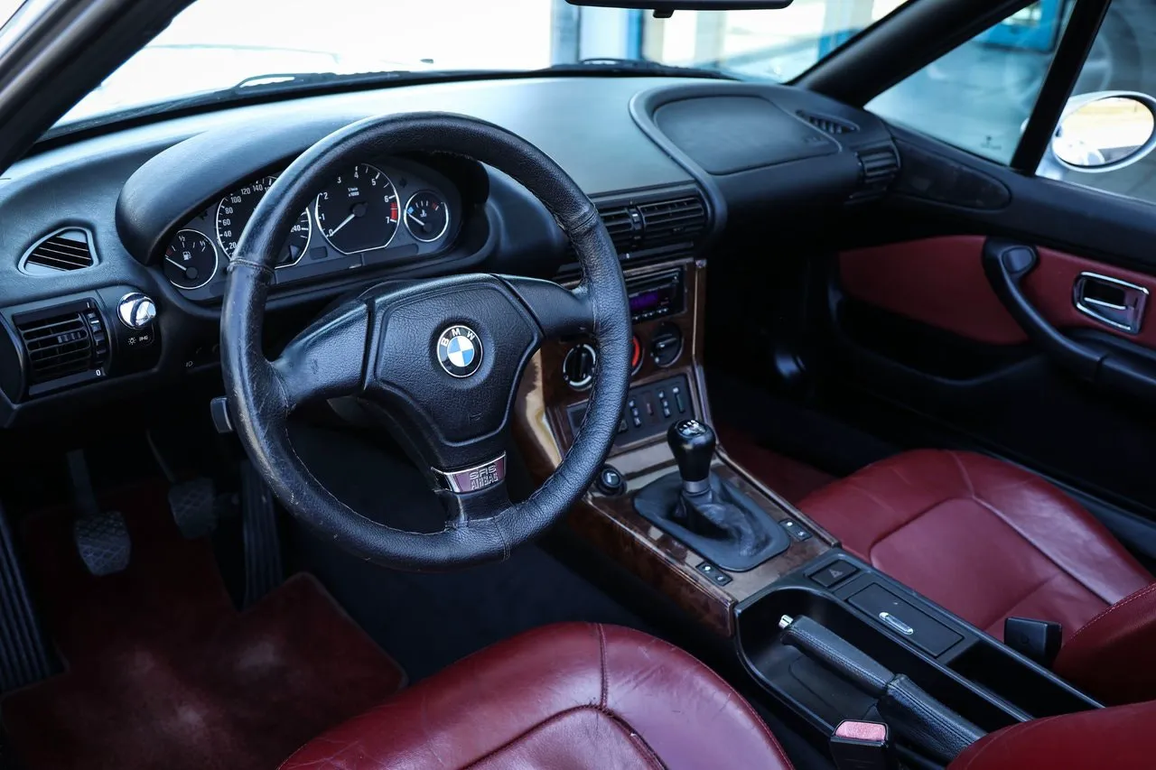 Vehicle image 15