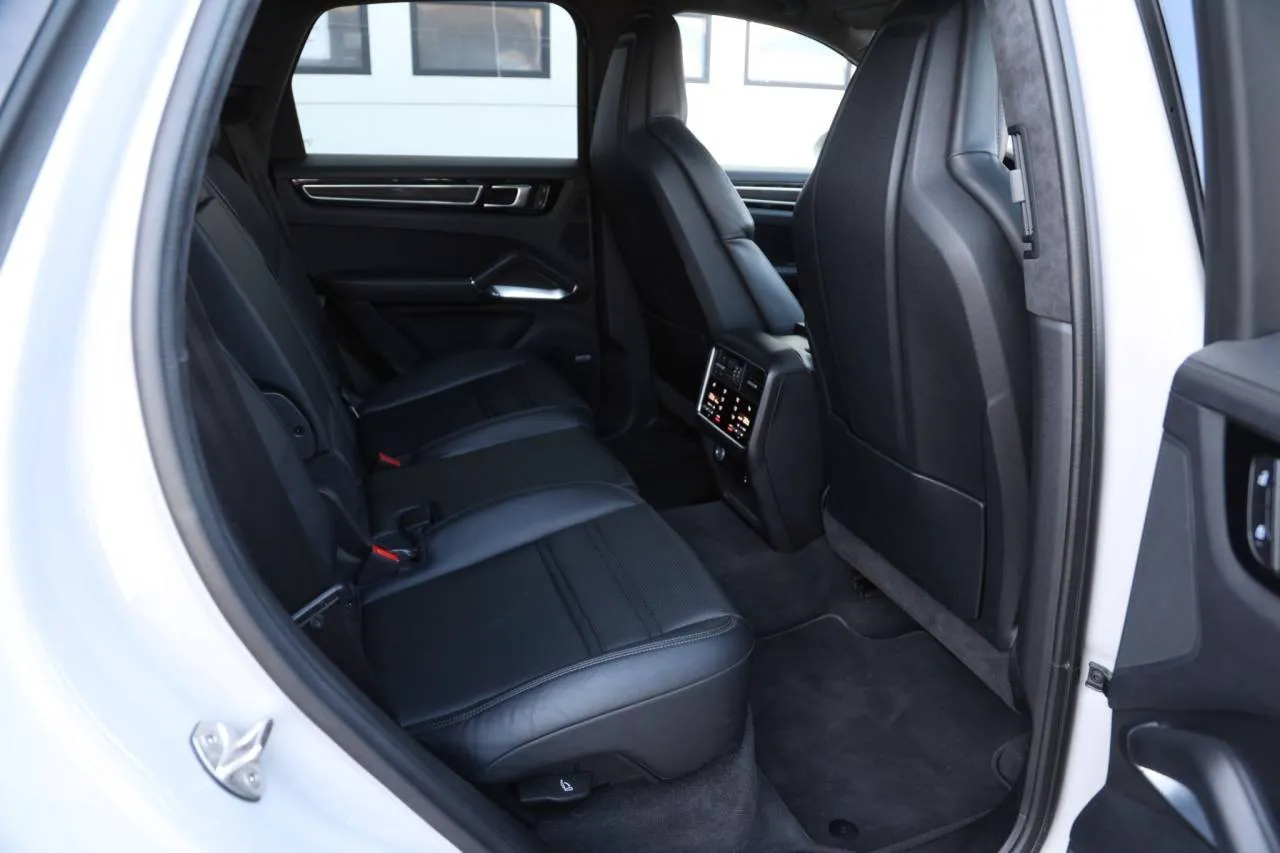 Vehicle image 25