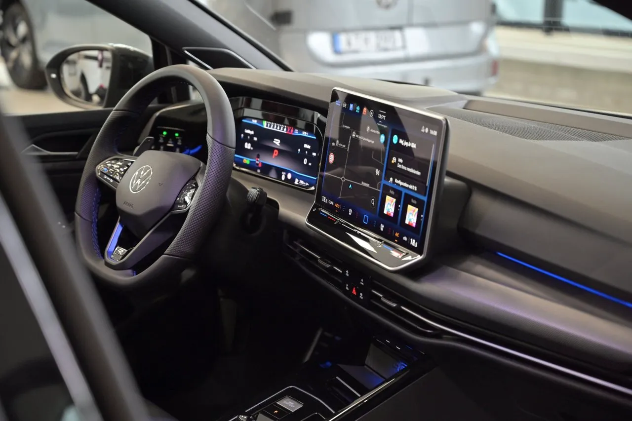 Vehicle image 30