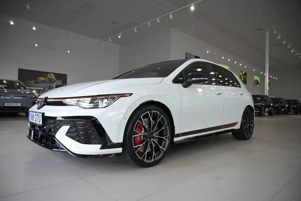 Volkswagen Golf GTI Edition 50 325 hk **Performance Paket** - 2026