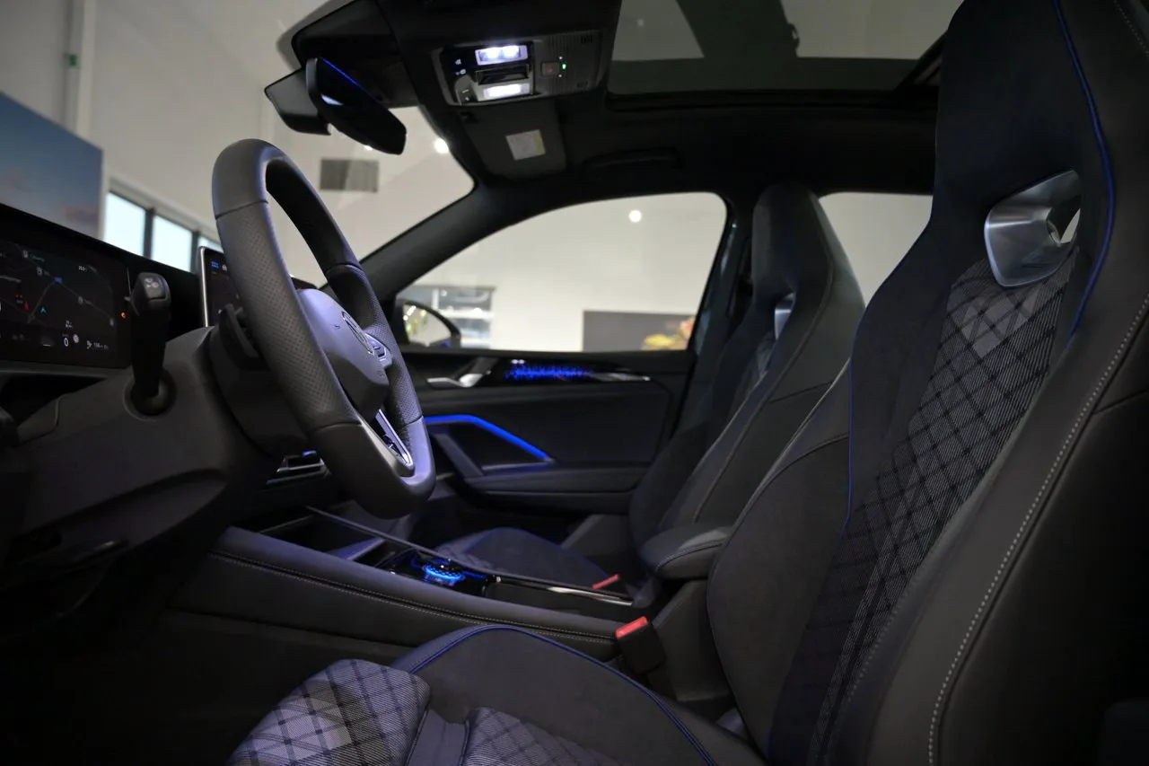 Vehicle image 21