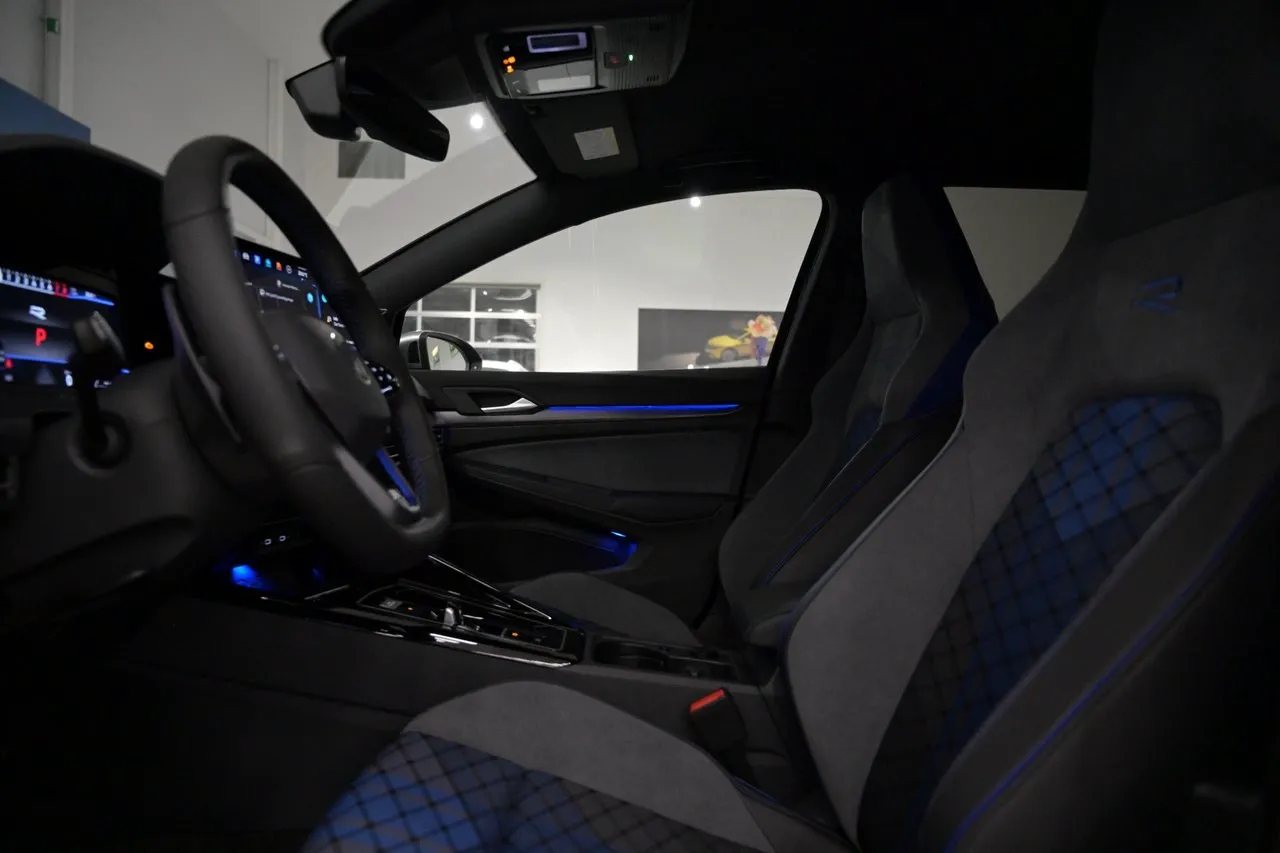 Vehicle image 21