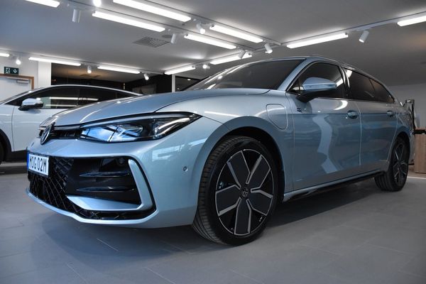 Volkswagen Passat eHybrid 272hk R-Line *SUPERDEAL t.o.m 31/10* - 2026