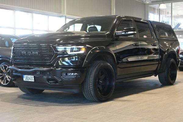RAM 1500 Limited Night 394hk Släde Kåpa Breddad TUFF - 2022