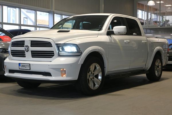 RAM 1500 Crew Cab 5.7 V8 HEMI Sport Rambox Månadskostnad 3893kr - 2015