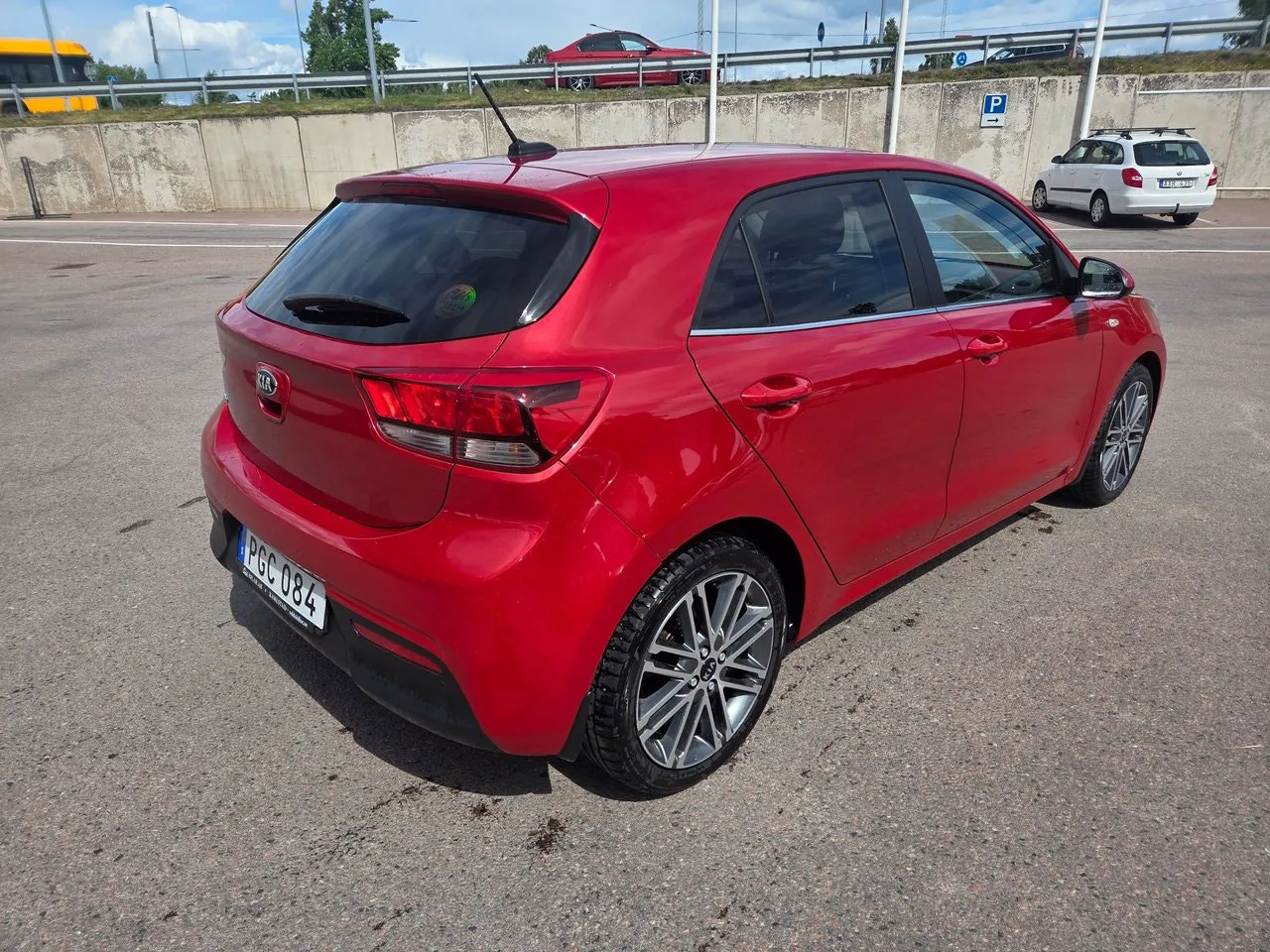 Vehicle image 7