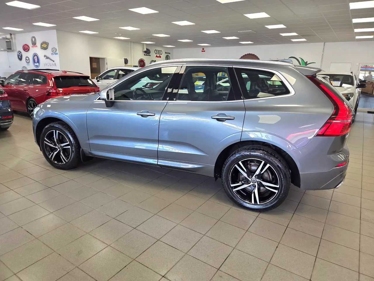 Vehicle image 3